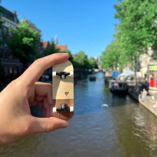 Skate trip v Amsterdamu! 💪🛹 #fingerboard #fingerboarding #destram #fingerboardstore #techdeck #miniskateboard #miniskate...