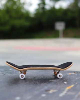 Poslední dny na to zajezdit si venku! ☀️🛹 #fingerboard #fingerboarding #destram #fingerboardstore #techdeck...