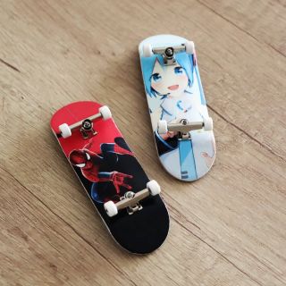 Spiderman nebo anime?! 🤷🛹 Fingerboardy s vlastním potiskem pro @sloukova.z 💪💙 #fingerboard #fingerboarding #destram...