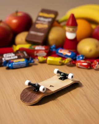 Když Mikuláš nepřijede na saních… dorazí na fingerboardu.🎅🛹 #fingerboard #fingerboarding #destram #fingerboardstore...